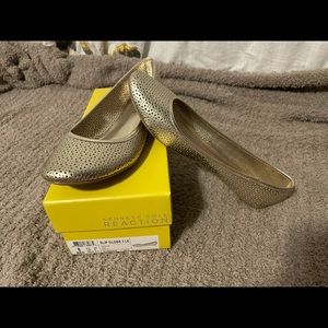 NWOT Kenneth Cole Reaction slip gloss leather gold flat